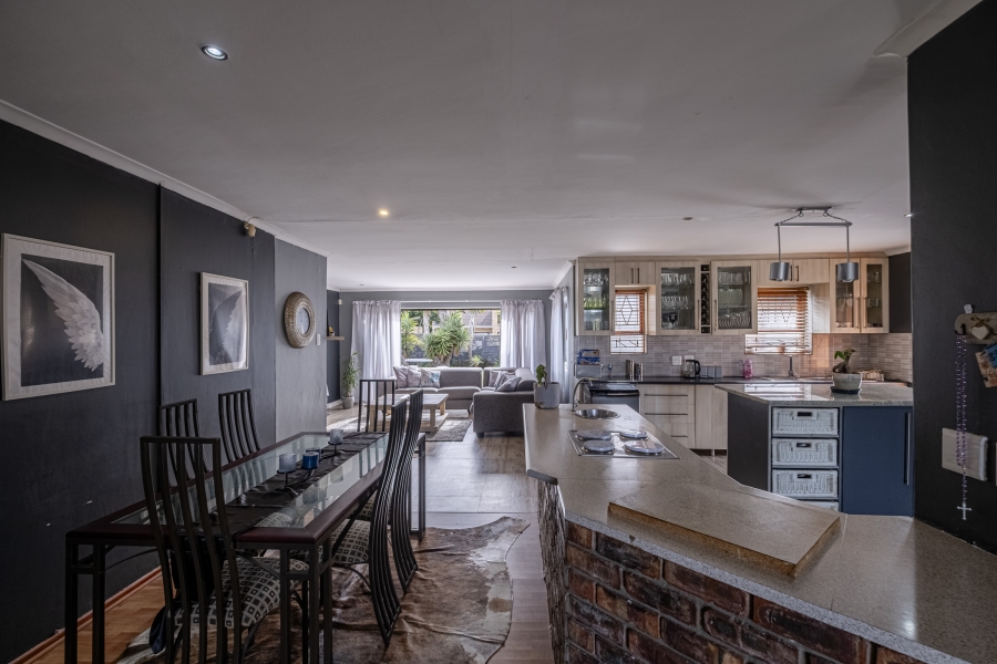 6 Bedroom Property for Sale in Summerstrand Eastern Cape